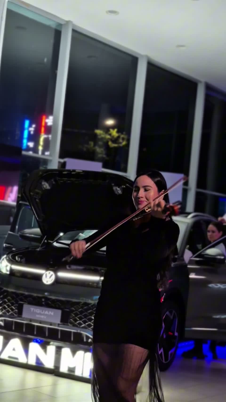Meli Rox — Corporativo
